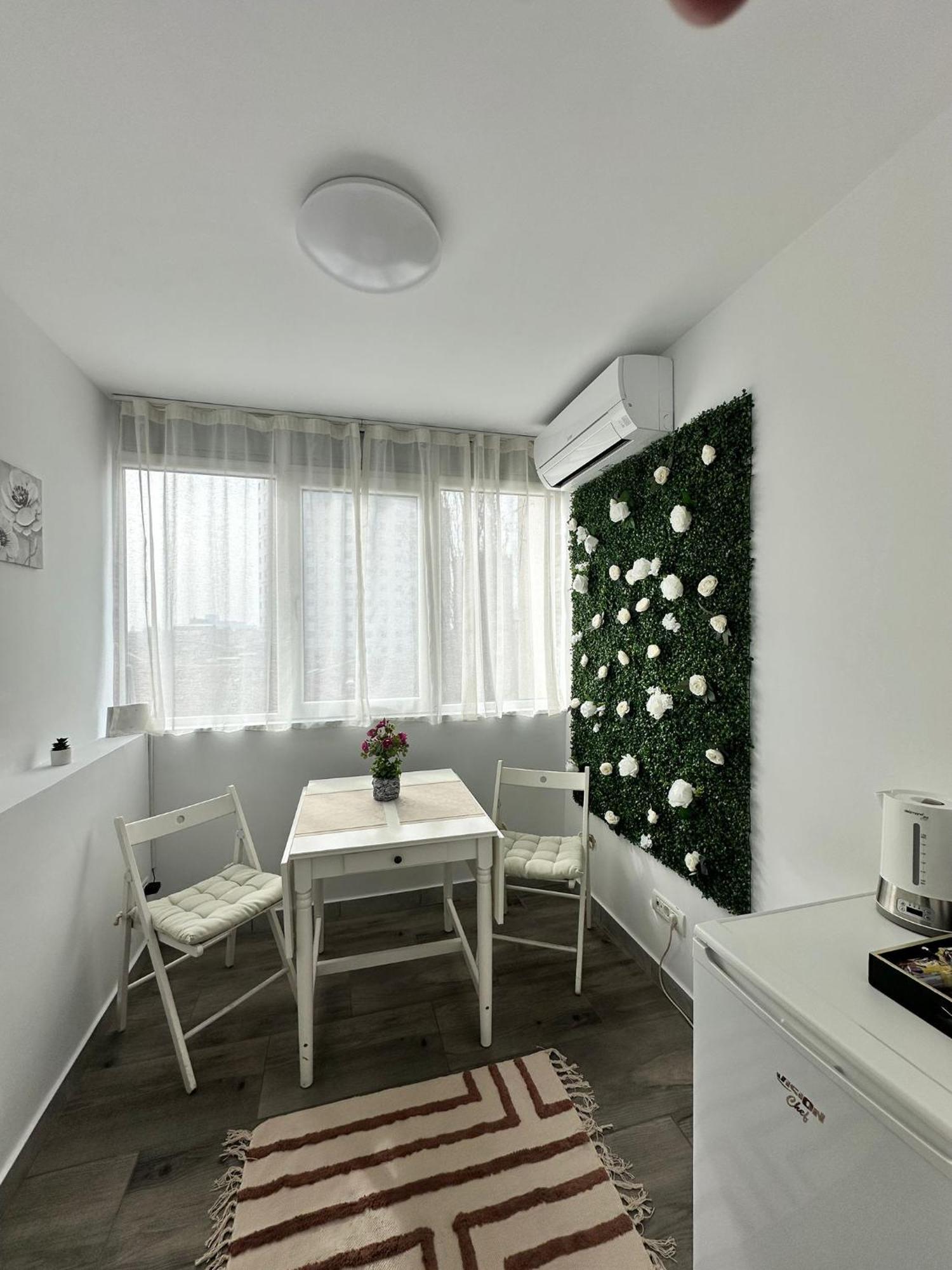 Love Light Studio Victoriei Бухарест Экстерьер фото